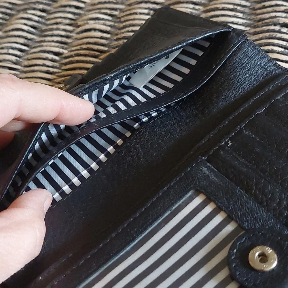 Kate Spade Leather Wallet *Final Price* - Picture 9 of 16
